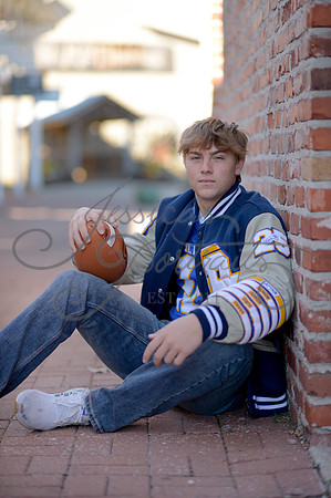 2024-11-01 Vinny Ross Senior pics Downtown Parkville__JAE3976