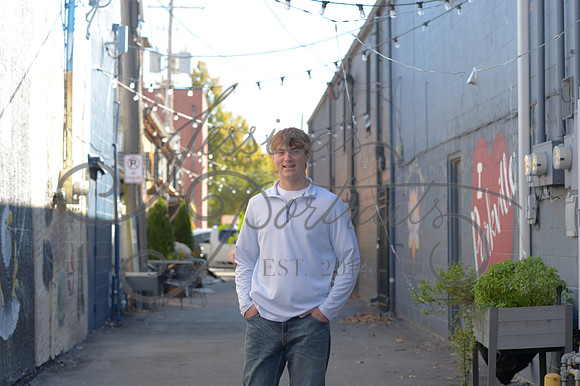 2024-11-01 Vinny Ross Senior pics Downtown Parkville__JAE3911