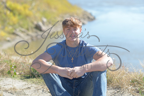 2024-11-01 Vinny Ross Senior pics Downtown Parkville__JAE4081