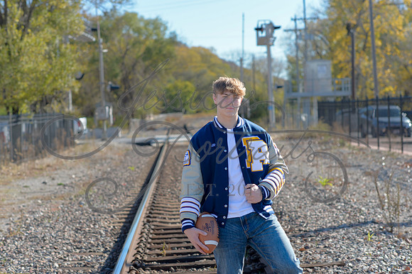 2024-11-01 Vinny Ross Senior pics Downtown Parkville__JAE3940