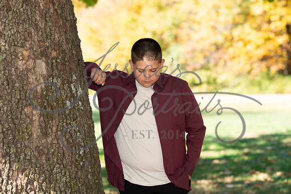 2024-10-26 Dipple Family and Sams Senior pics__JAE2518