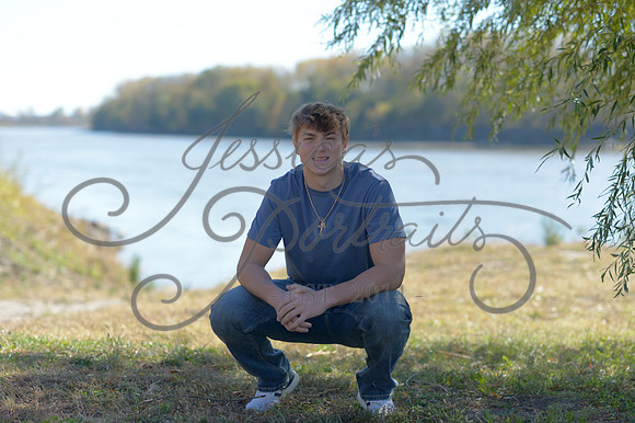 2024-11-01 Vinny Ross Senior pics Downtown Parkville__JAE4073