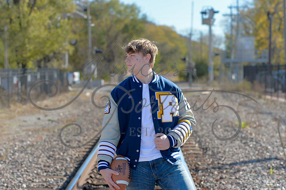 2024-11-01 Vinny Ross Senior pics Downtown Parkville__JAE3944