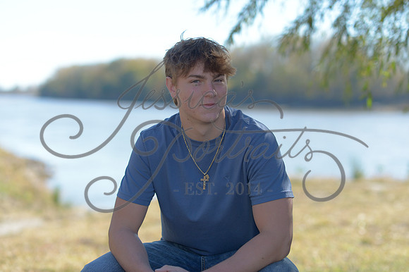2024-11-01 Vinny Ross Senior pics Downtown Parkville__JAE4069
