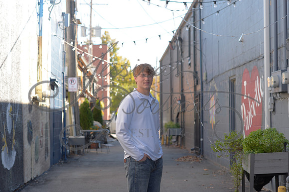 2024-11-01 Vinny Ross Senior pics Downtown Parkville__JAE3910