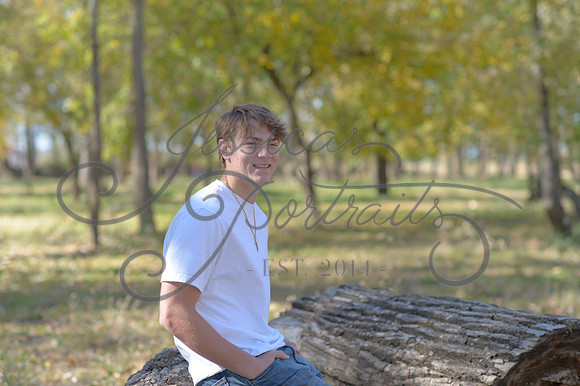 2024-11-01 Vinny Ross Senior pics Downtown Parkville__JAE4025