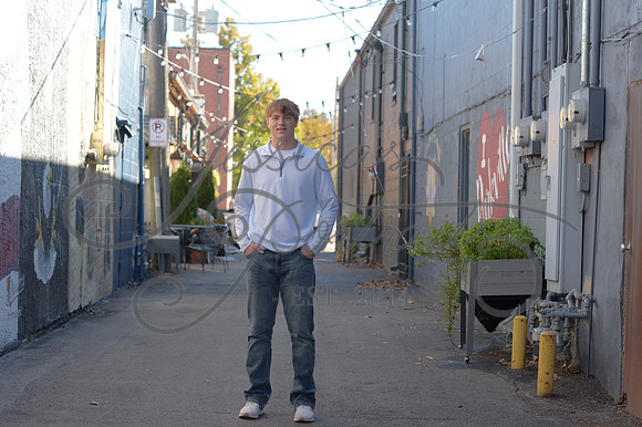 2024-11-01 Vinny Ross Senior pics Downtown Parkville__JAE3908