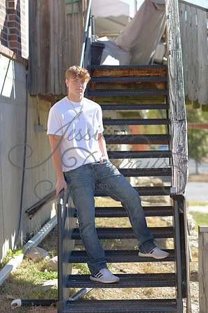 2024-11-01 Vinny Ross Senior pics Downtown Parkville__JAE3992