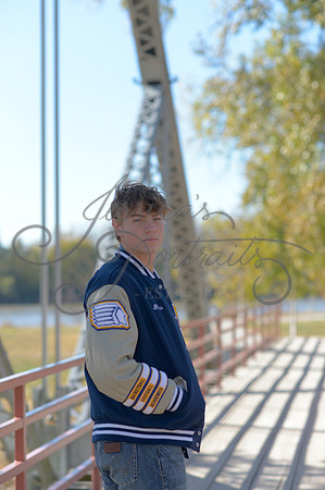 2024-11-01 Vinny Ross Senior pics Downtown Parkville__JAE4037