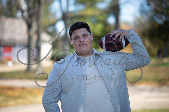 2024-10-26 Dipple Family and Sams Senior pics__JAE2644