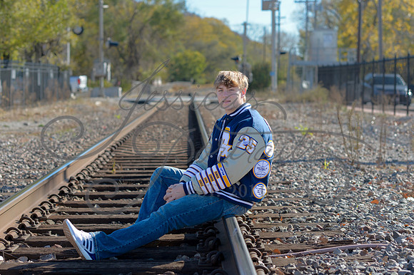2024-11-01 Vinny Ross Senior pics Downtown Parkville__JAE3923