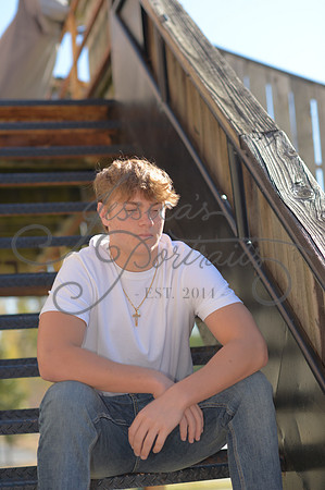 2024-11-01 Vinny Ross Senior pics Downtown Parkville__JAE4012