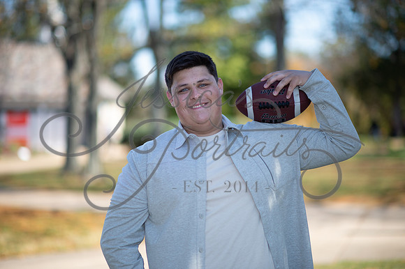 2024-10-26 Dipple Family and Sams Senior pics__JAE2642