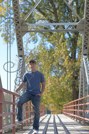 2024-11-01 Vinny Ross Senior pics Downtown Parkville__JAE4060