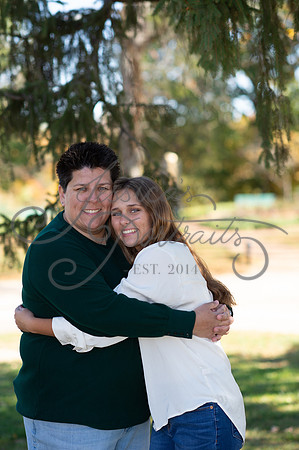 2024-10-26 Dipple Family and Sams Senior pics__JAE2649