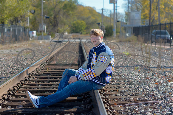 2024-11-01 Vinny Ross Senior pics Downtown Parkville__JAE3924