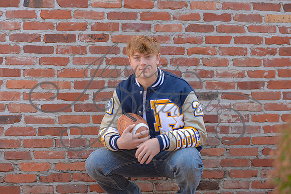 2024-11-01 Vinny Ross Senior pics Downtown Parkville__JAE3959