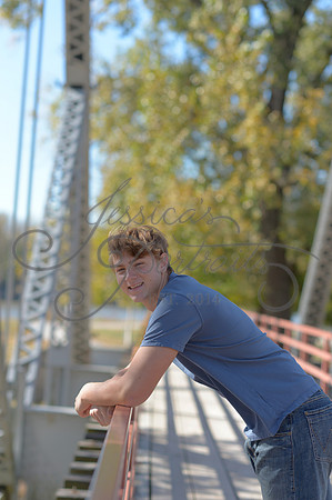2024-11-01 Vinny Ross Senior pics Downtown Parkville__JAE4042