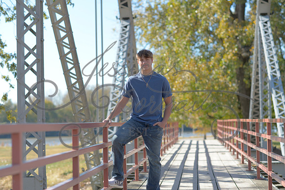 2024-11-01 Vinny Ross Senior pics Downtown Parkville__JAE4059