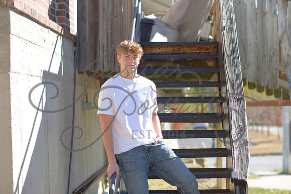 2024-11-01 Vinny Ross Senior pics Downtown Parkville__JAE3989