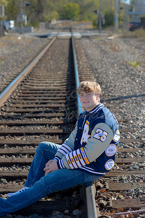 2024-11-01 Vinny Ross Senior pics Downtown Parkville__JAE3926