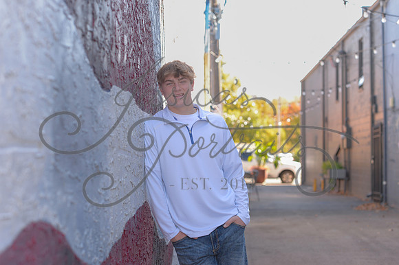 2024-11-01 Vinny Ross Senior pics Downtown Parkville__JAE3921