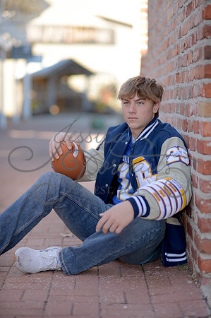 2024-11-01 Vinny Ross Senior pics Downtown Parkville__JAE3979