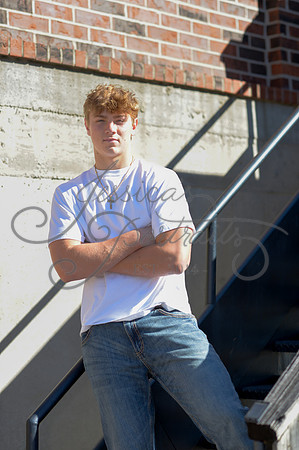 2024-11-01 Vinny Ross Senior pics Downtown Parkville__JAE3995