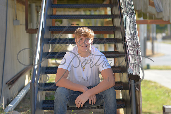 2024-11-01 Vinny Ross Senior pics Downtown Parkville__JAE4009