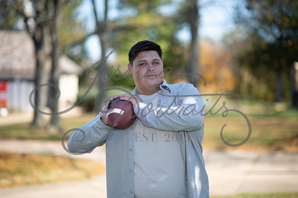 2024-10-26 Dipple Family and Sams Senior pics__JAE2627