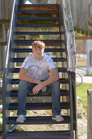 2024-11-01 Vinny Ross Senior pics Downtown Parkville__JAE4008