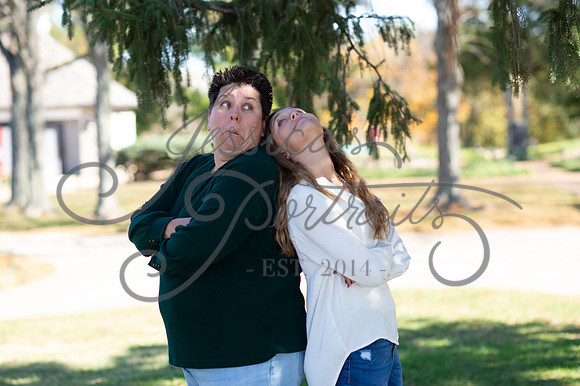 2024-10-26 Dipple Family and Sams Senior pics__JAE2653