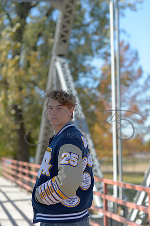 2024-11-01 Vinny Ross Senior pics Downtown Parkville__JAE4040