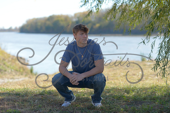 2024-11-01 Vinny Ross Senior pics Downtown Parkville__JAE4070