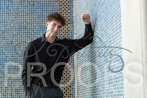 2025-02-01 Stephanie Butler Zayden's Senior Pics Downtown KC_Z63_0855
