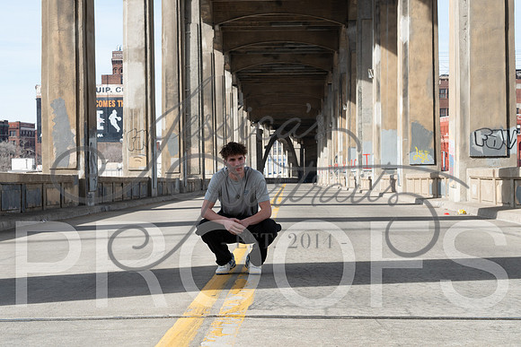 2025-02-01 Stephanie Butler Zayden's Senior Pics Downtown KC_Z63_0769