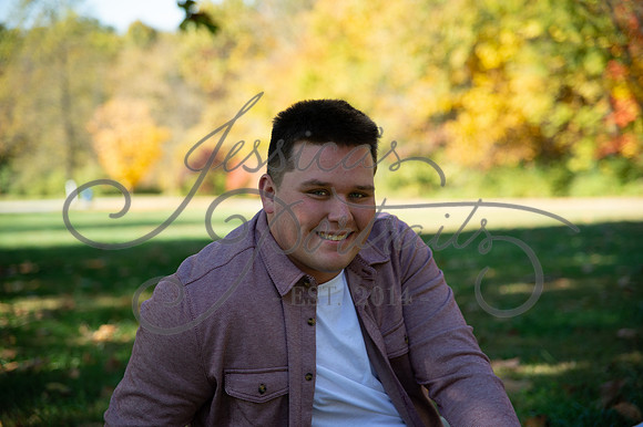 2024-10-26 Dipple Family and Sams Senior pics__JAE2444