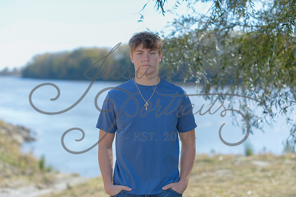 2024-11-01 Vinny Ross Senior pics Downtown Parkville__JAE4062