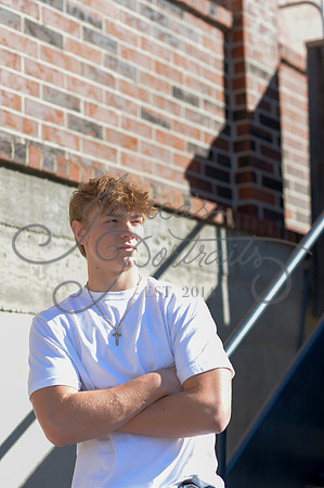2024-11-01 Vinny Ross Senior pics Downtown Parkville__JAE4000