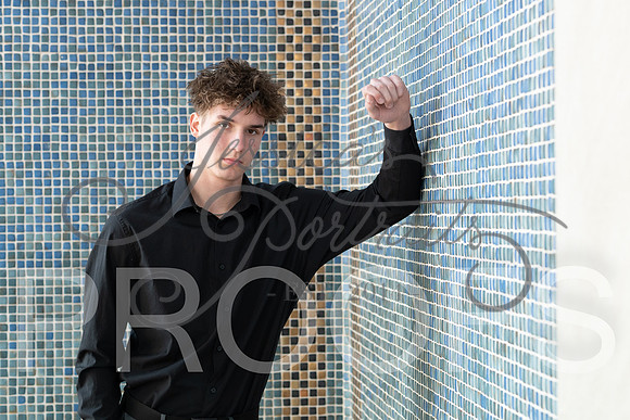2025-02-01 Stephanie Butler Zayden's Senior Pics Downtown KC_Z63_0851