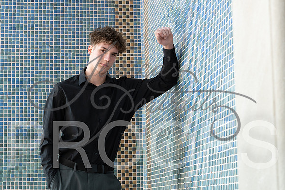 2025-02-01 Stephanie Butler Zayden's Senior Pics Downtown KC_Z63_0854
