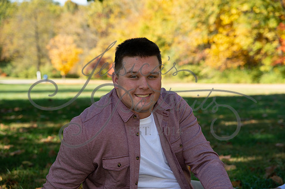 2024-10-26 Dipple Family and Sams Senior pics__JAE2430