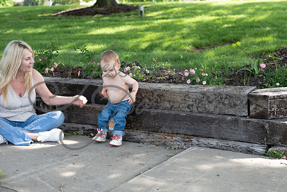 2025-05-23 Wendy and Julie with Baby Max Garney park_Z63_5907