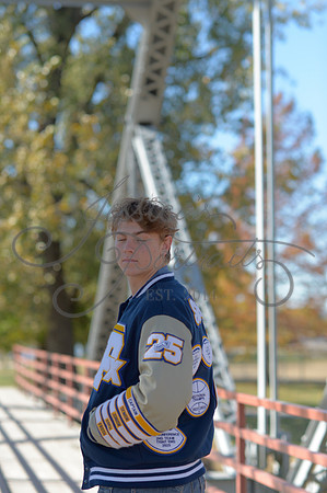 2024-11-01 Vinny Ross Senior pics Downtown Parkville__JAE4039