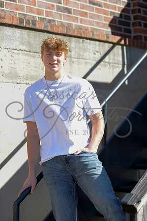2024-11-01 Vinny Ross Senior pics Downtown Parkville__JAE3994