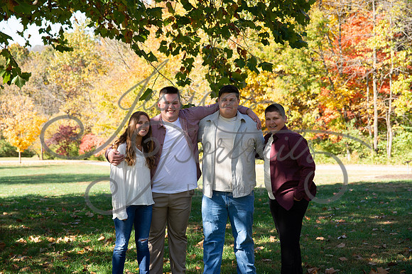 2024-10-26 Dipple Family and Sams Senior pics__JAE2454