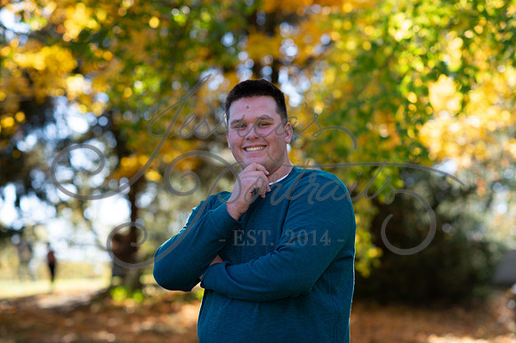 2024-10-26 Dipple Family and Sams Senior pics__JAE2381