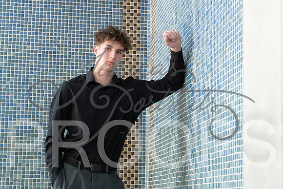 2025-02-01 Stephanie Butler Zayden's Senior Pics Downtown KC_Z63_0852