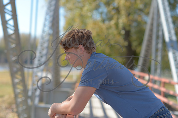 2024-11-01 Vinny Ross Senior pics Downtown Parkville__JAE4047