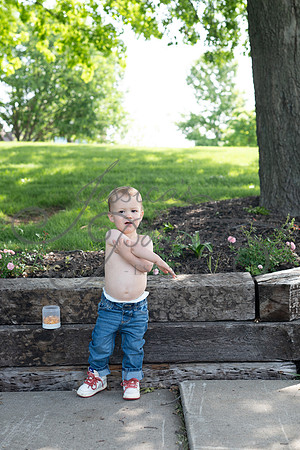 2025-05-23 Wendy and Julie with Baby Max Garney park_Z63_5944